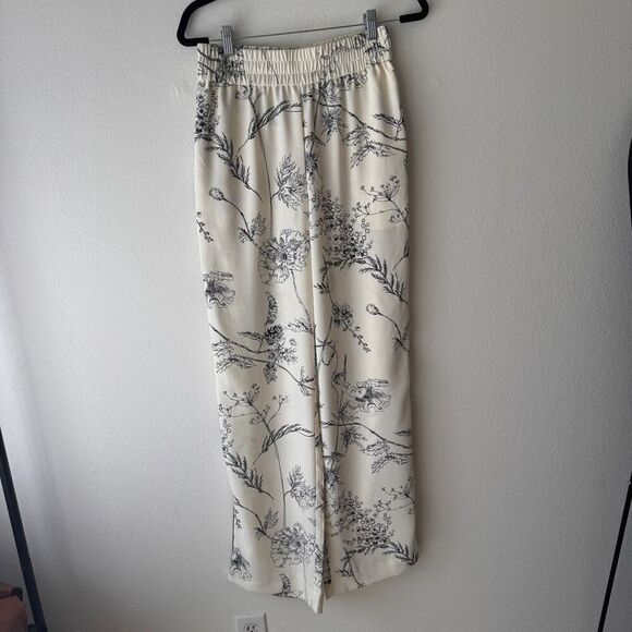 H&M Pants - EUC H&M Floral Wide Leg Trouser Pants, size: 6